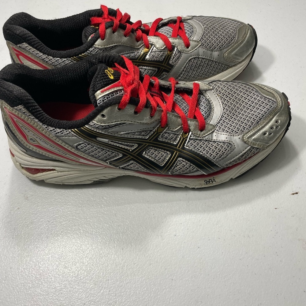 ASICS Men's Silver Athletic Shoes with Red Laces Size 10 SB-45 - Picture 2 of 9